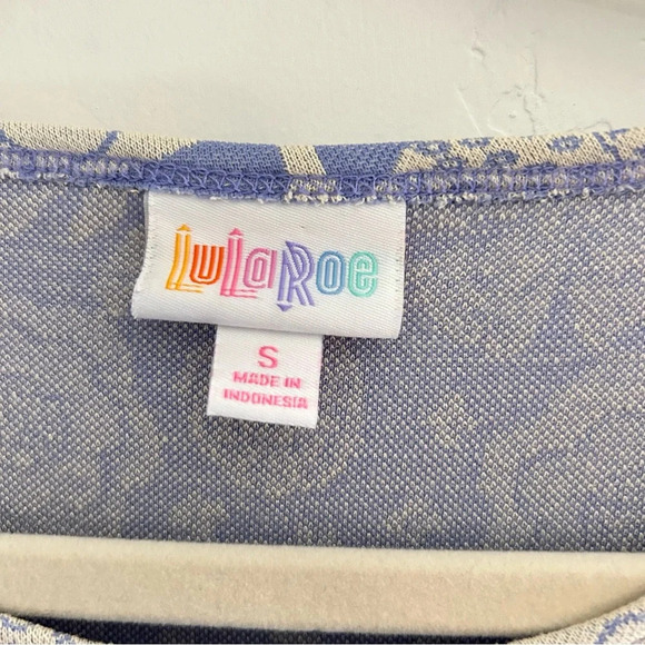 LuLaRoe Floral Strawberry Jacquard Irma Tunic Size Small Periwinkle and Cream - Picture 3 of 13